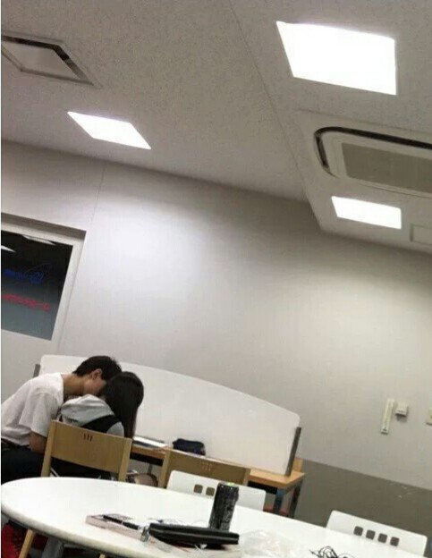 Nail75641376's tweet photo. 駿台予備校1号館のフロHはこんな感じ https://t.co/VmiL1MYOQK