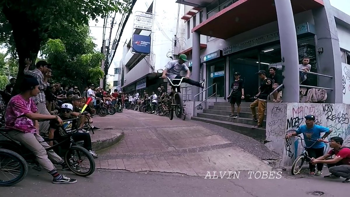 saintmrtn_'s tweet photo. BMX Day after movie screengrab
#steezyapparel #strapcebu #getyourgrindright #steezncontrol https://t.co/MtxzqfmmHy