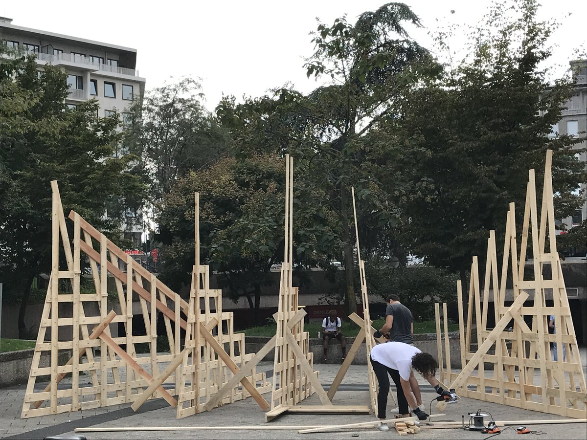 Tag 2 am Ebertplatz - und wir bauen noch immer... 
Heute mit tatkräftiger Unterstützung von den Jungs von #Kerbholz.
#cityleaks