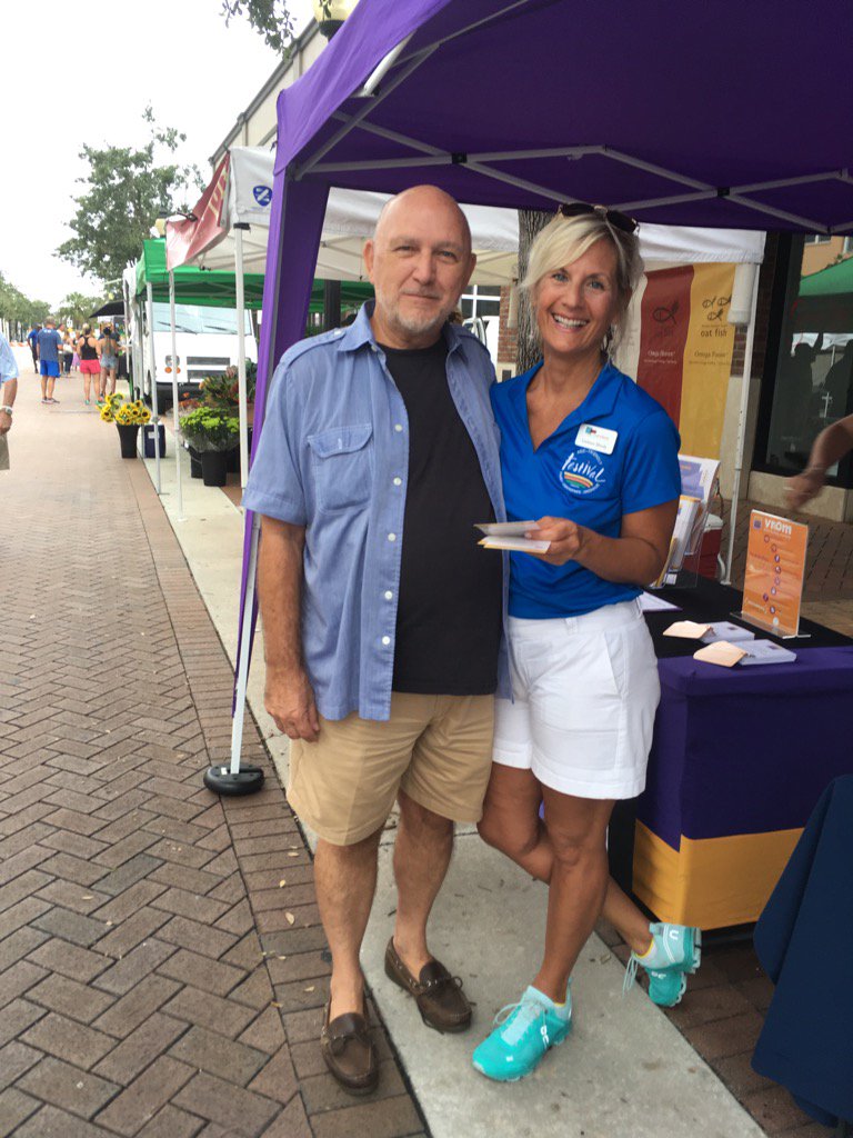 lbumpustpf1's tweet photo. LeeAnne promoting @AgeFriendlySRQ @ Farmers Market until 1:00. Please come &amp; plan to attend the festival on 10/28! https://t.co/586PjVVsXK
