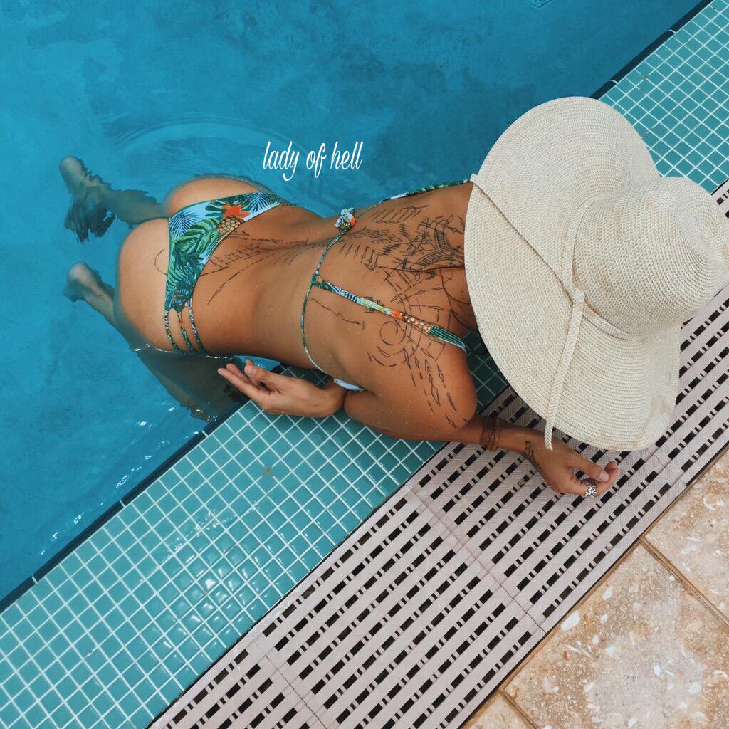 alyciameraxes's tweet photo. My body was a book full of poetry, and your lips just brought all my words to life. https://t.co/wuaLJv8icb
