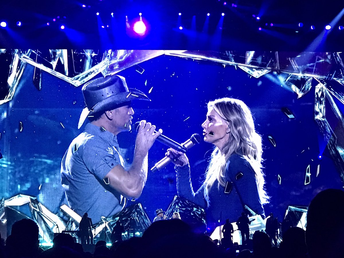 halverson03's tweet image. SOUL 2 SOUL @FaithHill @TheTimMcGraw #Humbleandkind The best!