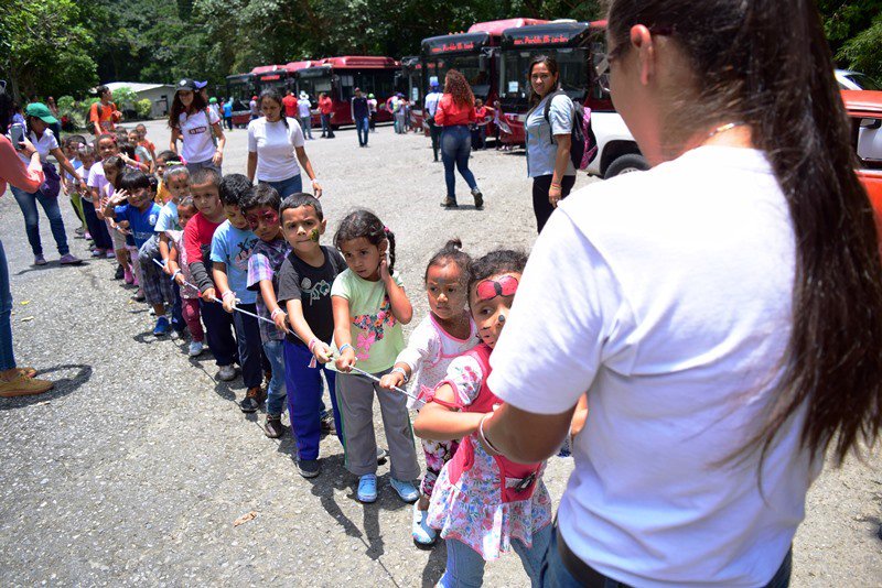 Más de 200 infantes Larenses disfrutaron bondades del Parque Leonor Bernabó bit.ly/2gfAOqX