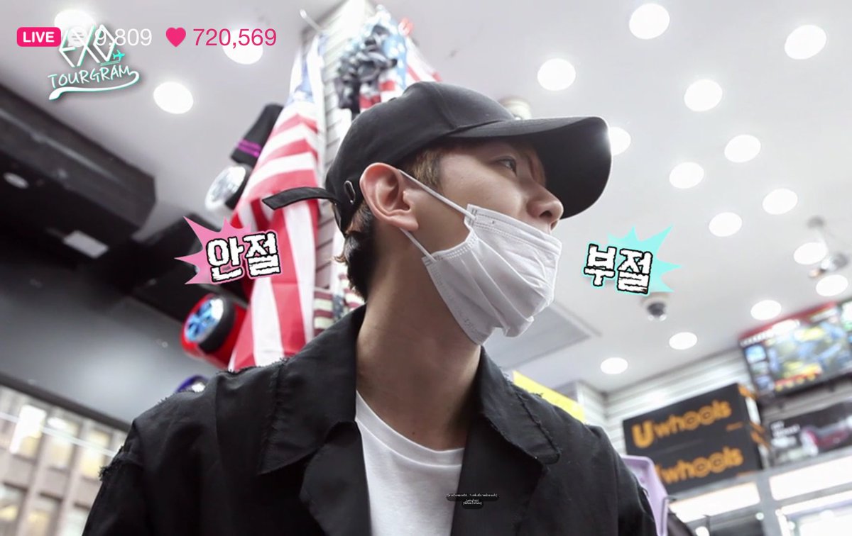 natly_iii's tweet photo. ก็ว่าอยู่ทำไมไม่โกรธ555555555555 ดีใจอะ คือเออเค้ารู้จัก exo ขอถ่ายรูปด้วย https://t.co/4z7II1oglH