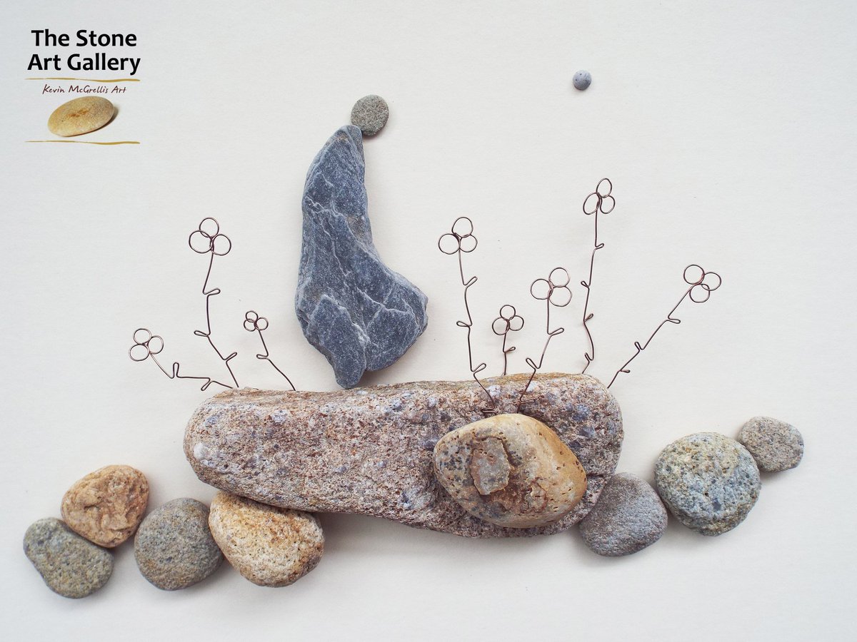 'Flowers in the Rain'  #pebbles from the #Inishowen Coastline. #crafturday #handmade #Derry #Donegal #thestoneartgallery #kevinmcgrellisart