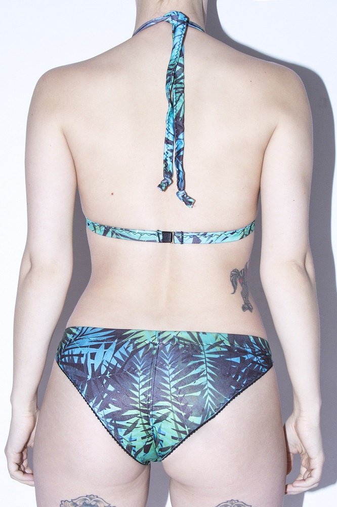 colie_co's tweet image. GREEN LEAF bikini set - strappy triangle bikini in your c… tuppu.net/30f9187b #Ethicallingerie #LeafPrintBikini