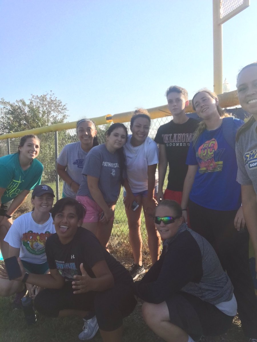 RayleenCastro's tweet photo. #352crew @swedesoftball https://t.co/Z1OaBs4mW3