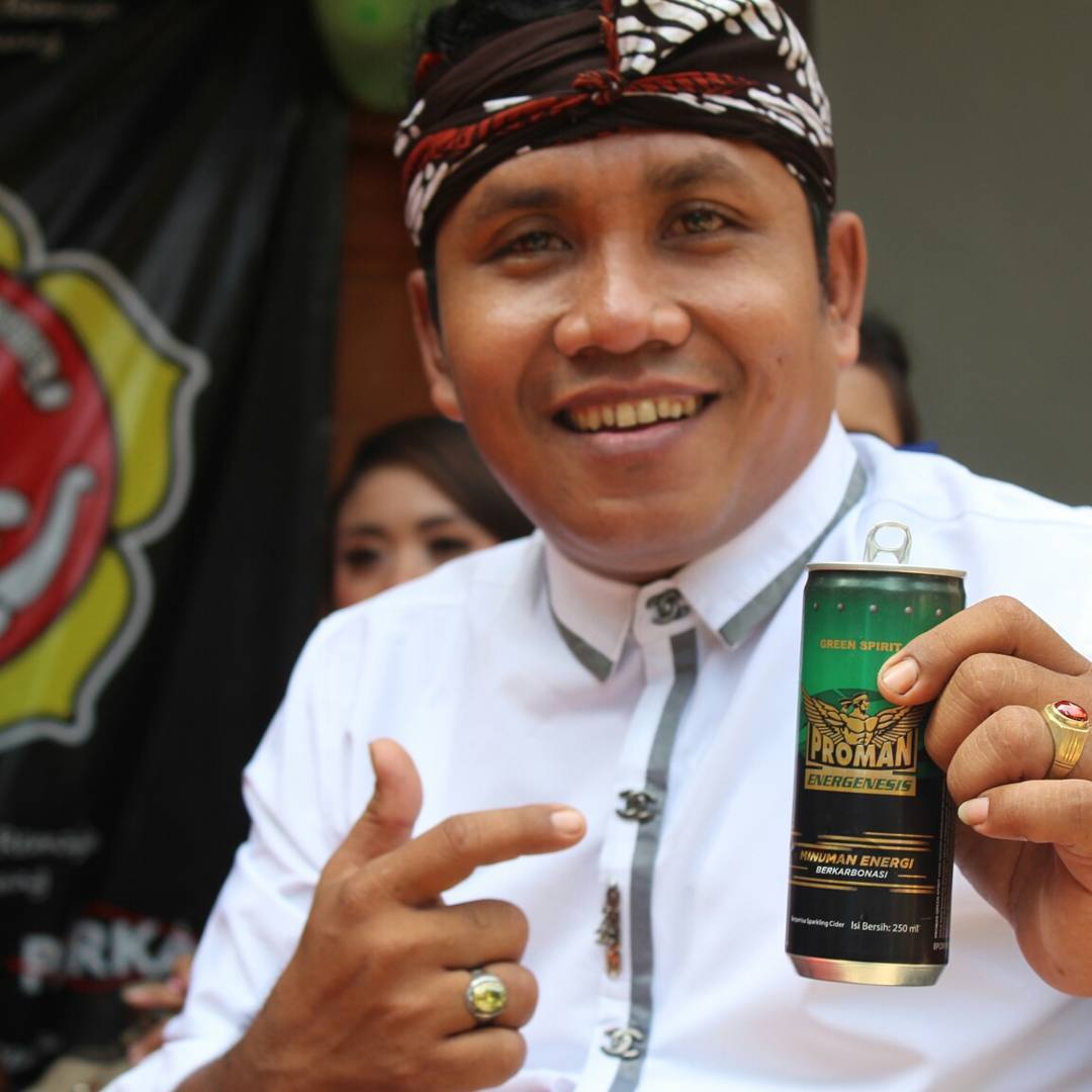 Proman5Jam's tweet photo. #PromanHijau memberikan lo #TenagaExtraLama untuk menjalani aktivitas hari ini dan besok.
Di mana lo biasa mendapatkan #Proman5Jam, Man? https://t.co/hSI010D5er
