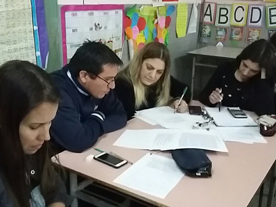 eafonseca2016's tweet photo. Modelizando en el curso de Matemática DC 5. En Ramos Mejía los docentes producen conocimiento!! @CIIERAMOSLM @BaheDfc https://t.co/r2Onfn1Zgu