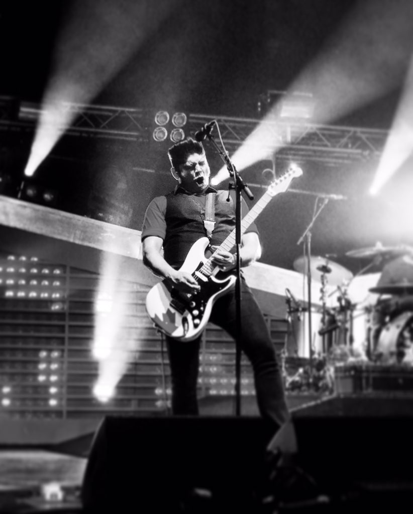 alirobertson93's tweet photo. Got this shot of @DSaRemainsDSame  - awesome show last night from @BillyTalentBand #ReadingFestival #randl17 https://t.co/Z4lIkBXCG6