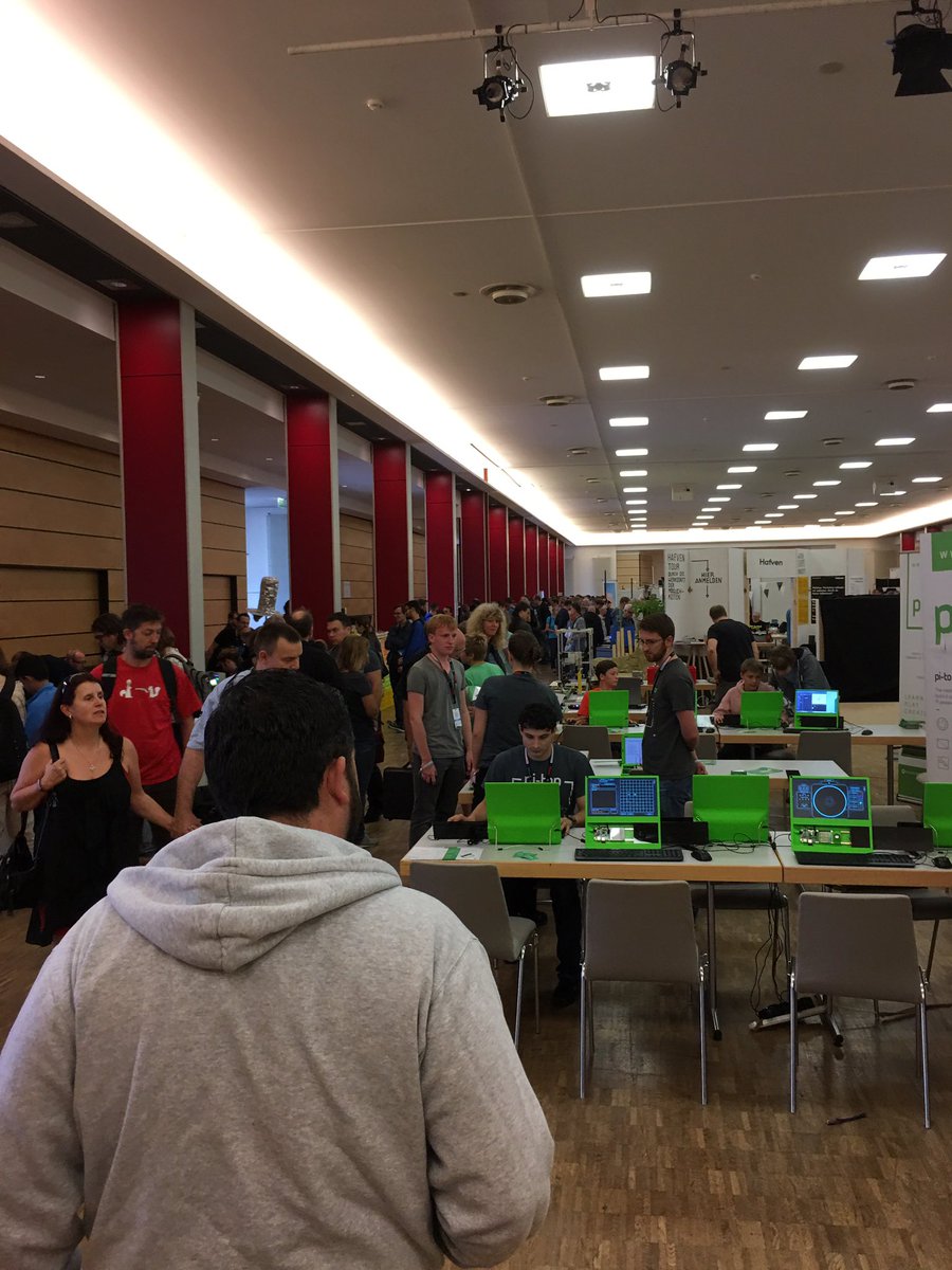 NerdFactoryORG's tweet photo. Wir hatten heute einen spannenden Tag, auf der #MakerFaire in #Hannover. Super #Messe , tolle Projekte und spannende Menschen @heiseonline https://t.co/43YGTxcgPf