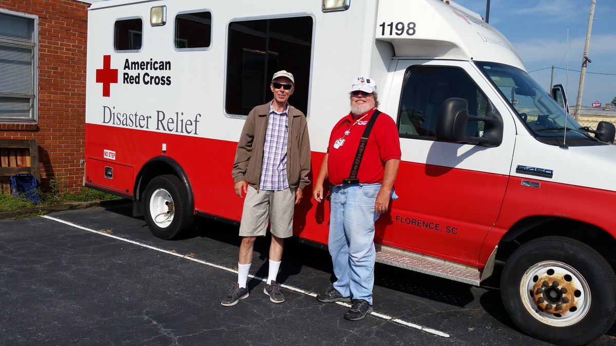 LouPalm60's tweet photo. #EasternSC Chapter From sunny SC...Red Cross Volunteers heading to where others are leaving. Safe travel Mitch & Grover. All our thanks. https://t.co/SDdcUxpmuA