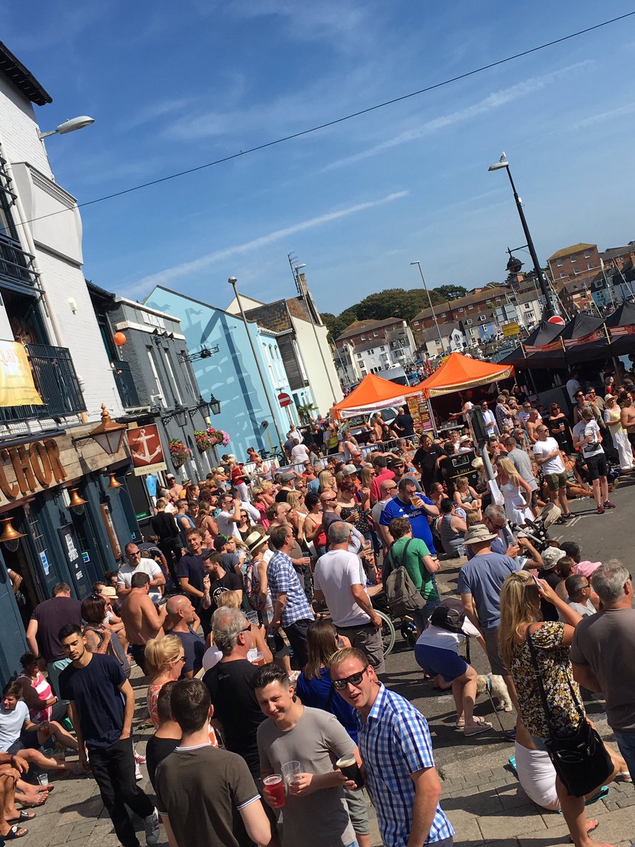 Ten Bob Notes smashing it on the #QuayFest stage!!