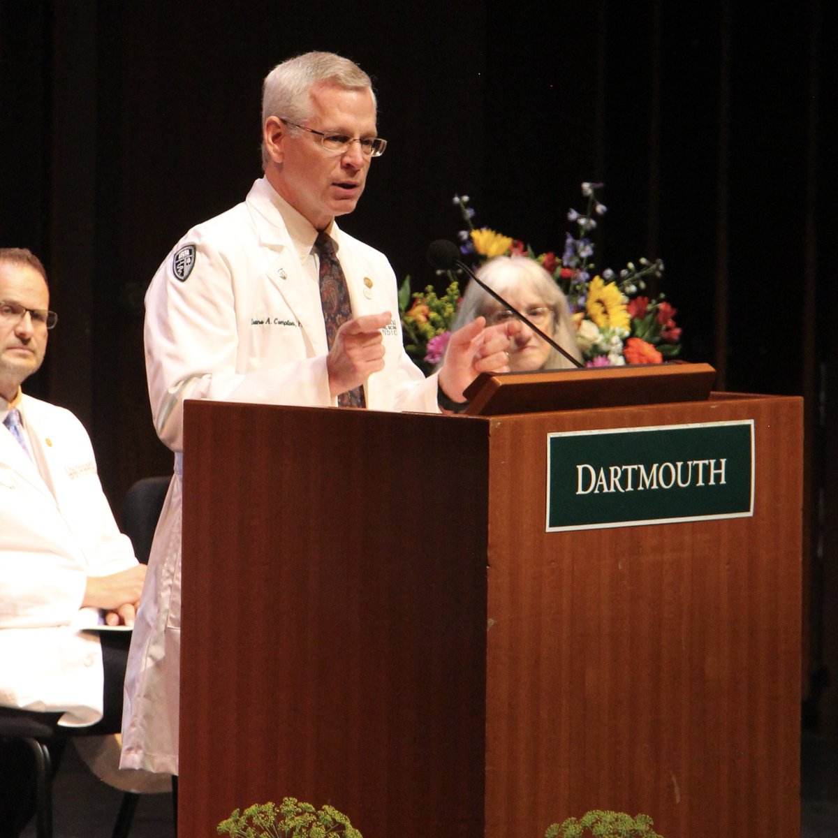 GeiselMed's tweet photo. Dean Compton welcomes the #Geisel21s to the medical profession. #WhiteCoatCeremony https://t.co/5T5nMPkYr7