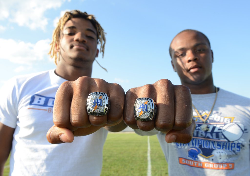JoeWarnerPhoto's tweet photo. PHOTOS: https://t.co/XxTgYO081K
Vineland and Millville High School #football season preview https://t.co/0DN6hFHyjG