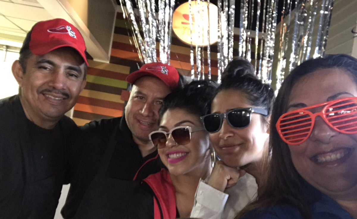 McCaffrey419's tweet photo. Setting up for our  80's theme ATMM 
We're ready for the challenge!
#chilisph #chillislove #backbabybackbabyback 
@marcosalatorre https://t.co/ukSRBV6aMw