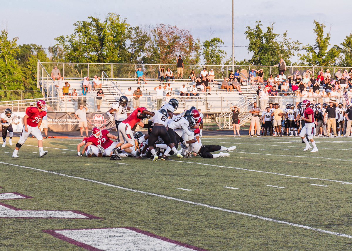 MVHS12thMan's tweet photo. @MVBearsFootball defense strong, making stop after stop! Too strong 💪🏼👊🏼💢⚡️ #HWPO #BEA12 #BearGang #MVOD https://t.co/RwCAc7S1iY