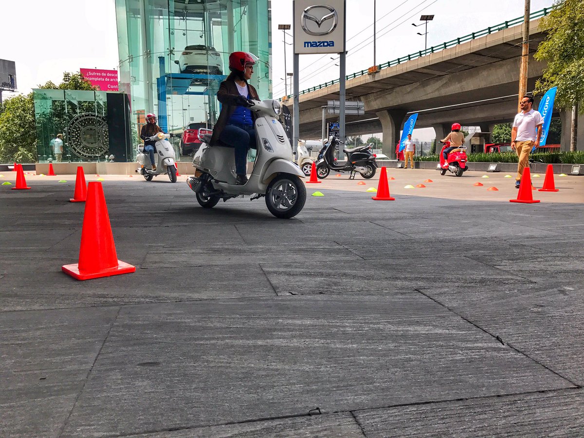PepeMontano's tweet photo. Curso de Manejo básico @VespaMex 🛵 By @MontanoMotors ! https://t.co/j9I0YjM1RI