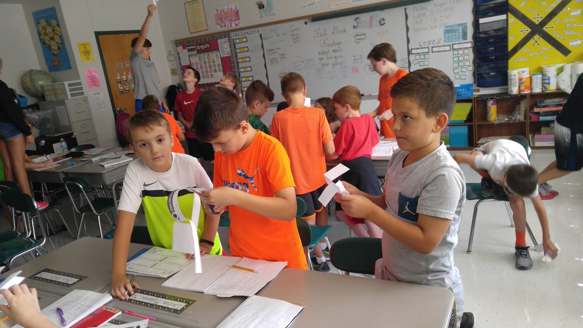 ShellieManes's tweet image. Getting our paper helicopters to have the longest flight time #STEM #foxc6strong #shineon