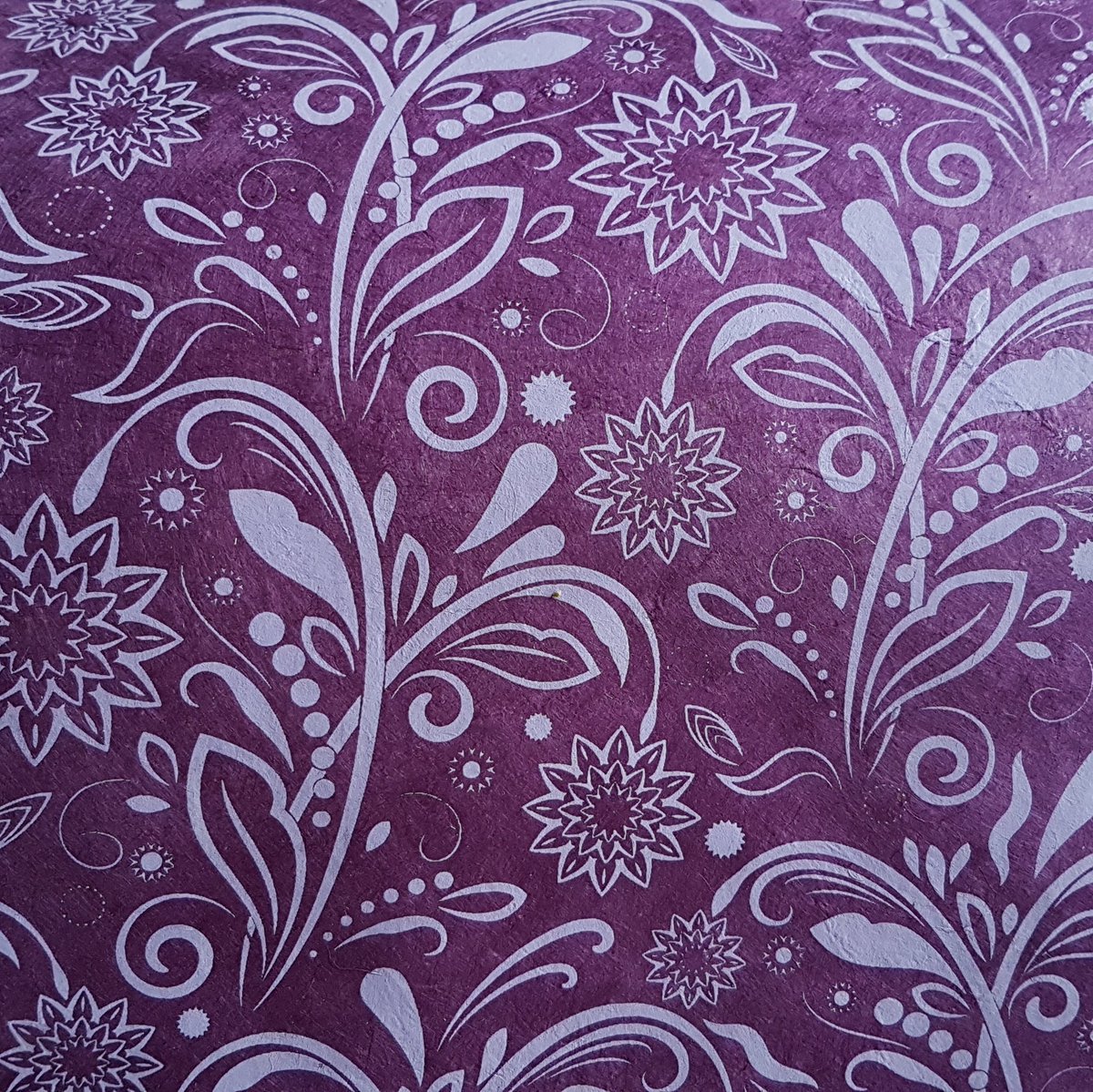 Schnucki611's tweet photo. @schnuckiimages#handmade paper#Nepalese# https://t.co/4J4YpPs5AL