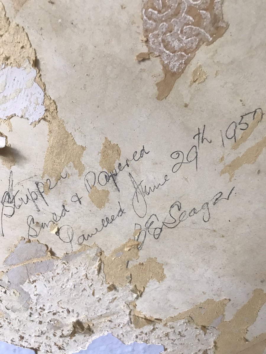 MandyBS's tweet photo. Whoever invented woodchip #wallpaper needs shooting The last time this room was decorated properly was in 1950 it seems #renovationproblems https://t.co/50sxmjLxVy