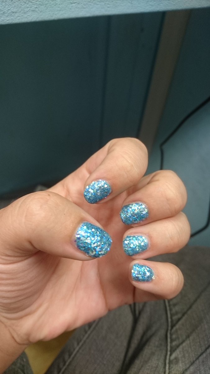 batthink's tweet image. So hard to be unhappy when you have mermaid nails #manicuresformentalillness