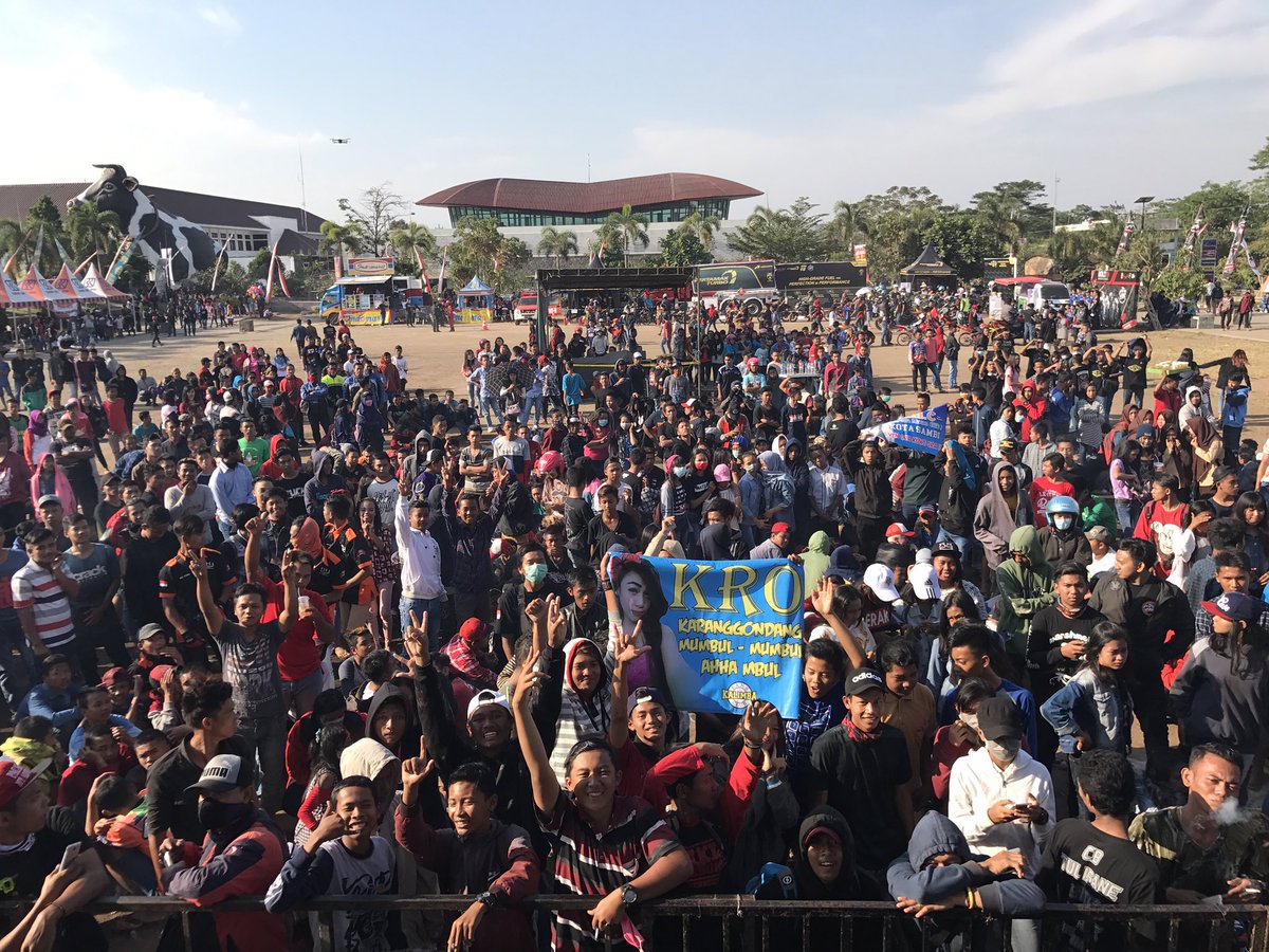 Ziko_Wahyudi's tweet photo. Day-2 Turbo &amp; The Bikers
#PertamaxTurboAtNusantaraBikersFestival 
#nusantarabikersfestivalmotorizedbypertamaxturbo 
#pertamaxturbo #mor4sik https://t.co/q9dw7ow47F