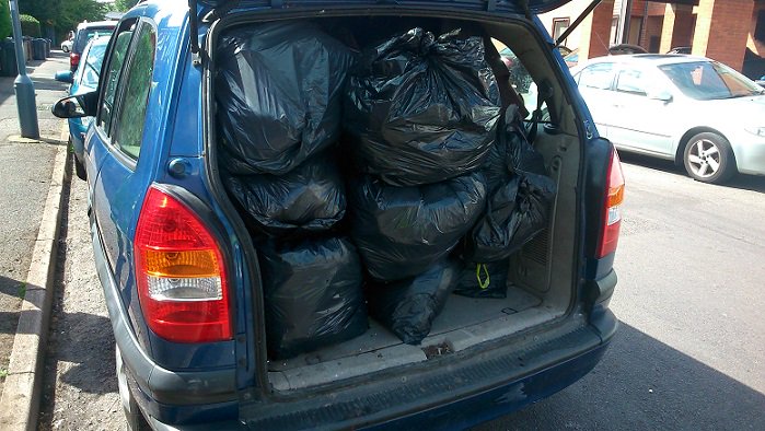 youngtrepreneu1's tweet photo. Bin Men will not get the support from our residents as enough is enough😡 Their kids 6wks holiday has been ruined 😭. #YYCE #BetteringLives 🤝 https://t.co/DauGOW9Z30