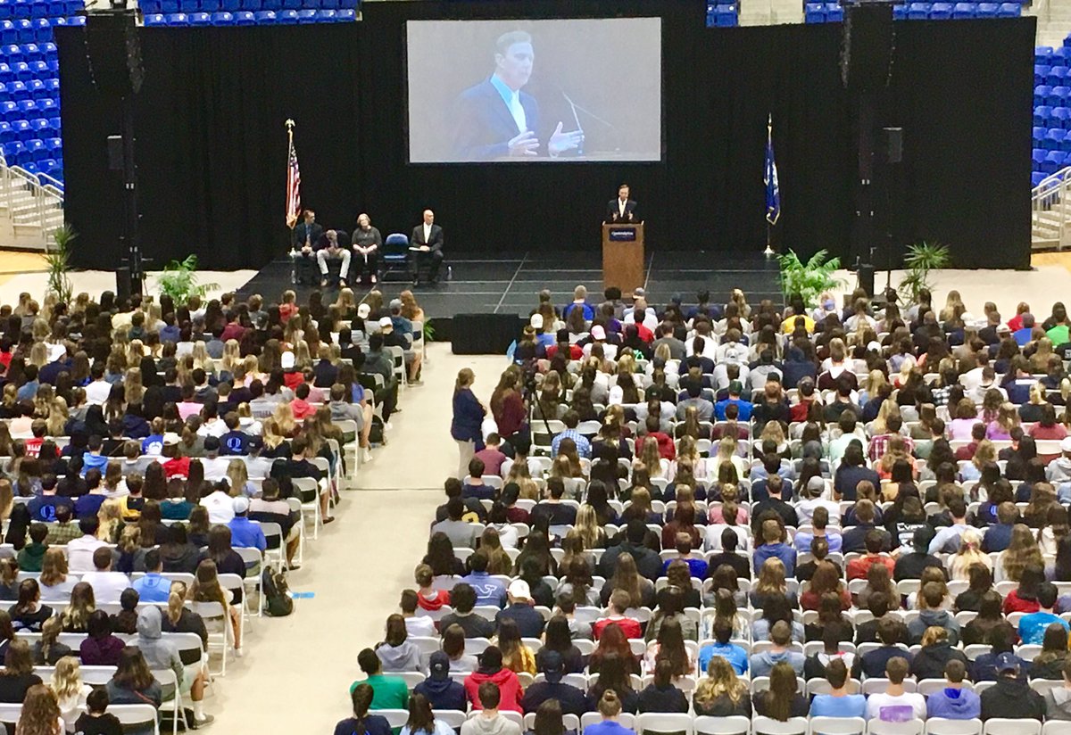 QuinnipiacU's tweet photo. President John L. Lahey is welcoming our Class of 2021 to #BobcatNation, our largest and most academically accomplished class yet. https://t.co/ZAxMPDwo7r