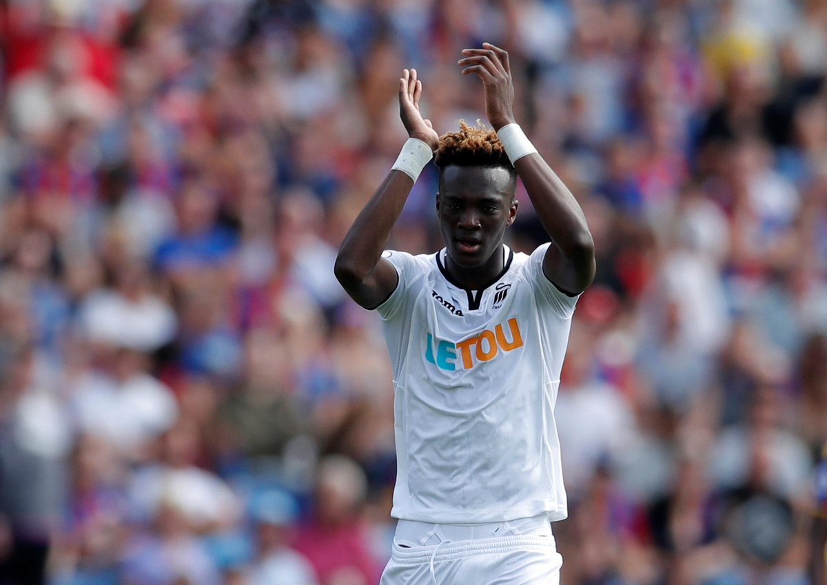 premierleague's tweet image. HALF-TIME #PL SCORES 

Crystal Palace 0-1 Swansea
Huddersfield 0-0 Southampton
Newcastle 1-0 West Ham
Watford 0-0 Brighton