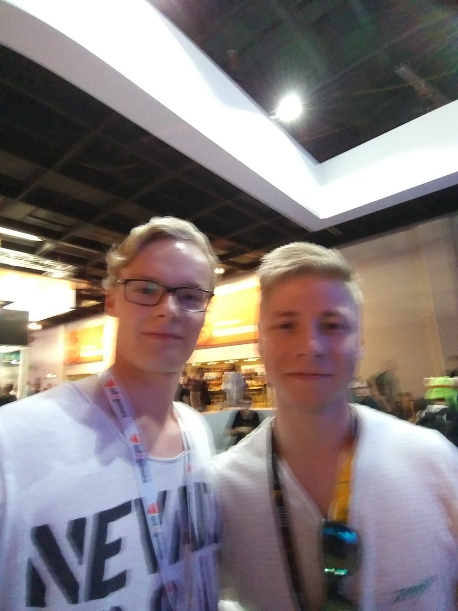 lakinator_de's tweet photo. Tschüss Gamescom, war toll 🤗 https://t.co/grs2XYm3Jt