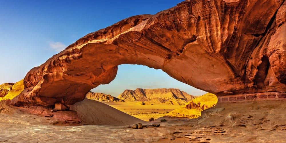 Luxury_Trips's tweet photo. Dramatic rock formations are dotted throughout Wadi Rum, Jordan's southern desert region. https://t.co/puI7lGLJcB