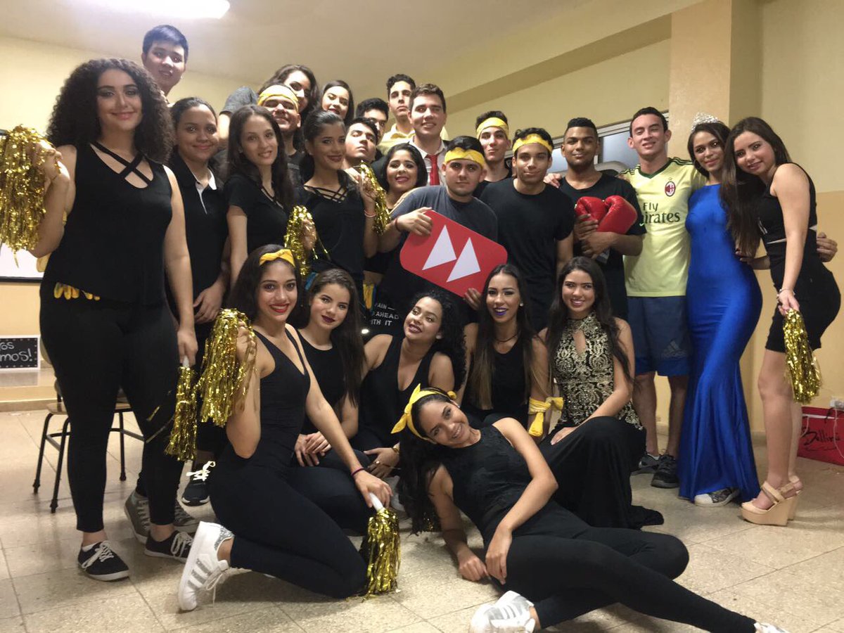 esoloandru's tweet photo. No puedo estar más orgulloso de mi promoción. Sin duda la vivimos y disfrutamos como nuncaa💪🏽♥️ #LIM17LESS https://t.co/3lWHGkzGoz