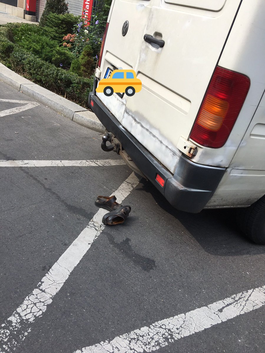 Lisette1701's tweet photo. Vor dem Einsteigen Schuhe ausziehen. #seltsames https://t.co/emP2hEHmgj