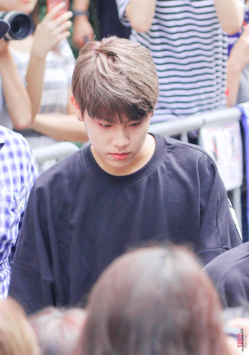 MEMORABLE1102's tweet photo. <HQ>
170825
뮤뱅 💫
♡
#박우진 #PARKWOOJIN
#워너원 #WANNAONE https://t.co/h0DlgPVaFO