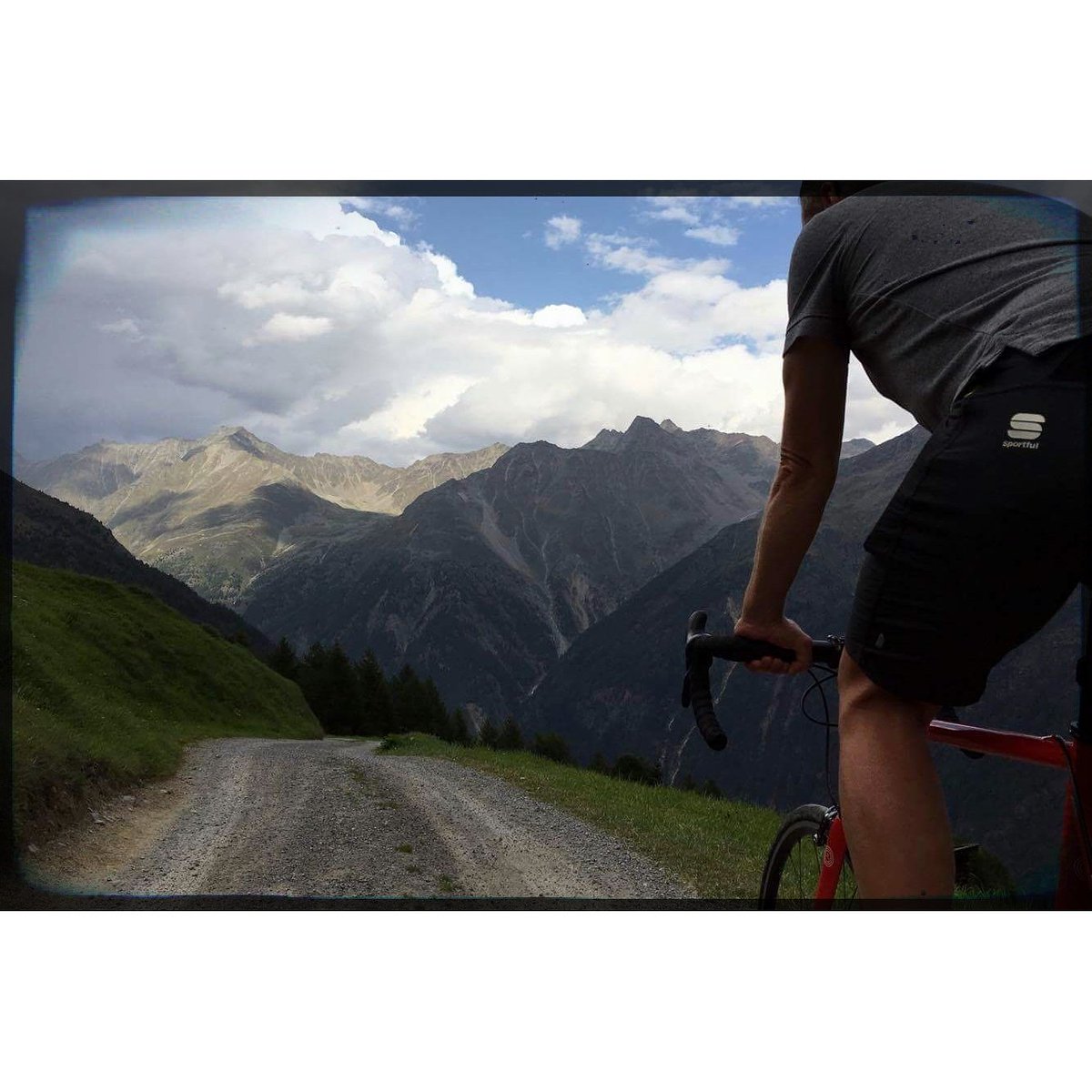 AllegaertK's tweet photo. Before the storm is coming exploring the hidden trails above #Solden #gampethaya #sportful #รถtztalerradmarathon #explorenewroads #havefun https://t.co/QxcQ4ppo4r