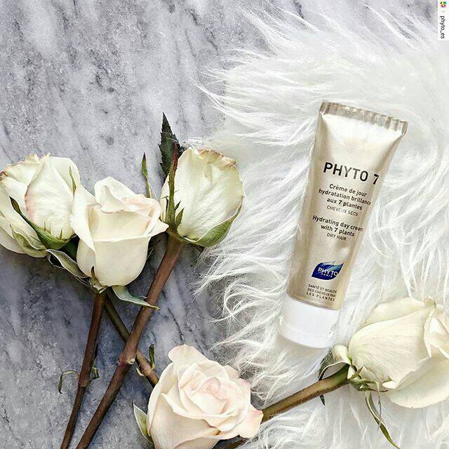 todoparatupiel's tweet photo. #Phyto7, tu indispensable este fin de semana. Hidrata y protege la fibra capilar con el cabello seco @RepostIt_app credit to: @phyto_es https://t.co/XCS3rUIcM6