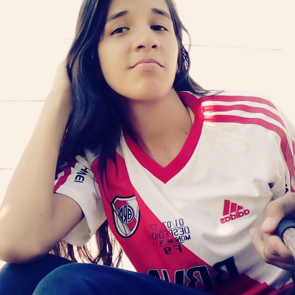 MaleLescano4's tweet photo. #NuevaFotoDePerfil 
C.A.R.P ⚪🔴⚪ 👈 AMOOOOOOOO ESTOS COLORESSSS 😘😘😍😍😍😍😍😍😍 
RIVEEEEER PLATEEEE⚪🔴⚪😘😍😍😍💞💖💕💓❤ https://t.co/vVBtbiSYiG