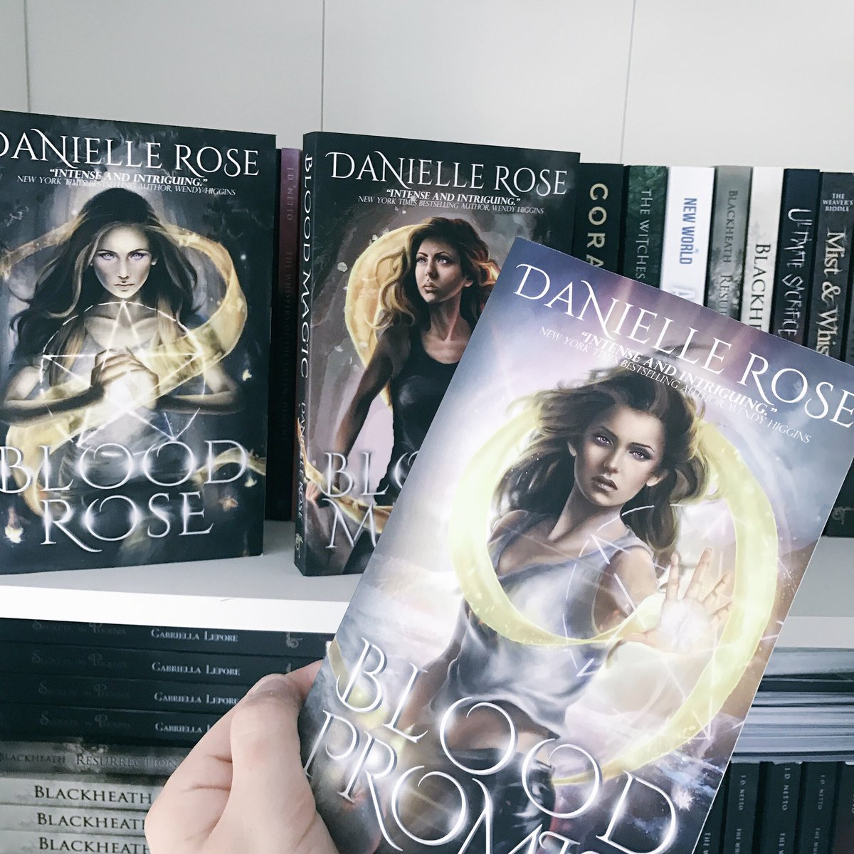 BenAldersonBook's tweet photo. Dying for this cover! Love having the full set of this paranormal new adult series! Love @DRoseAuthor books so much! #oftomes https://t.co/d72yMYufvU