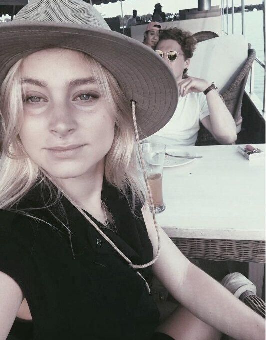 LadyofRunes's tweet photo. [🌻] #ModernGot https://t.co/rMyxUiGhmr