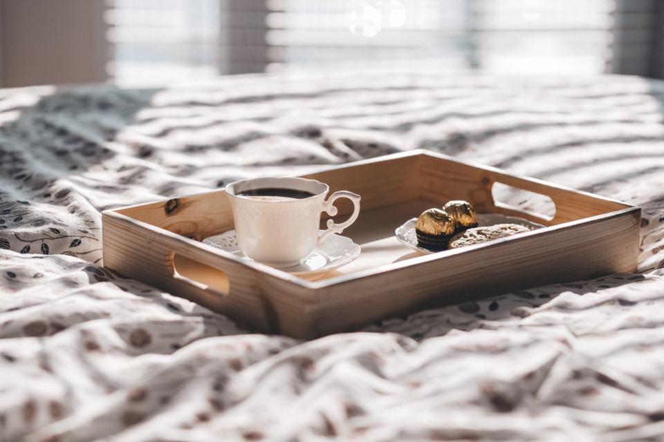 BeantownBedding's tweet photo. The warmth of someone's home plus the comfort of your own sheets! Try Beantown Bedding's #Laundryfreelinens 🛌 #airbnb #travel #sleepclean https://t.co/kTebflCDVq