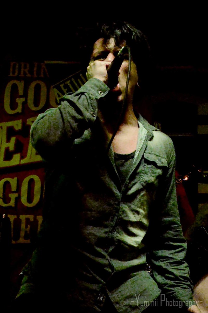 -Niño(vocals)
#vocalist#shure#deathcore#metalcore#djent#guttural#deadlegacymx#gig#performance#metalband#mexicanband#photography