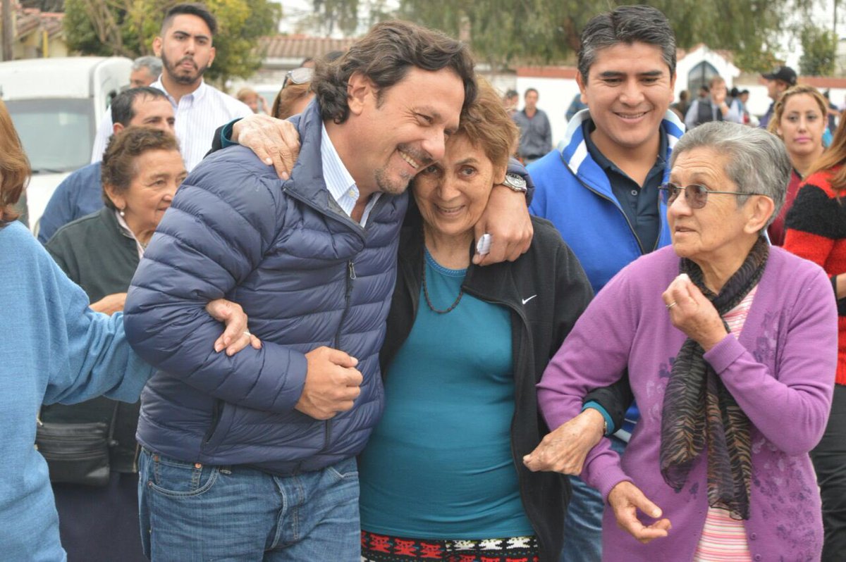 GustavoSaenzOK's tweet photo. #AHORA Saludando a los vecinos en barrio Postal. Seguiremos trabajando para que cada salteño tenga una mejor calidad de vida https://t.co/sdHv7CBF84