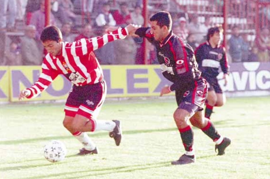 TeclaVolve's tweet photo. #EDLP Traigan a Farías!!! @diego_ronderos @Mgoroste @EdelpOficial Dejen de maltratar a un ídolo, parecemos los vecinos!!! #QueVuelvaElTecla https://t.co/TkuLWCt0zz