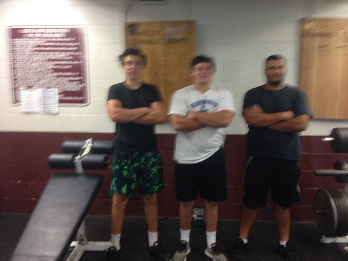 Zephyrwrestling's tweet image. A few football guys wanted to get an extra workout this morning after game night. # mindset #weekendwarriors #doingextra