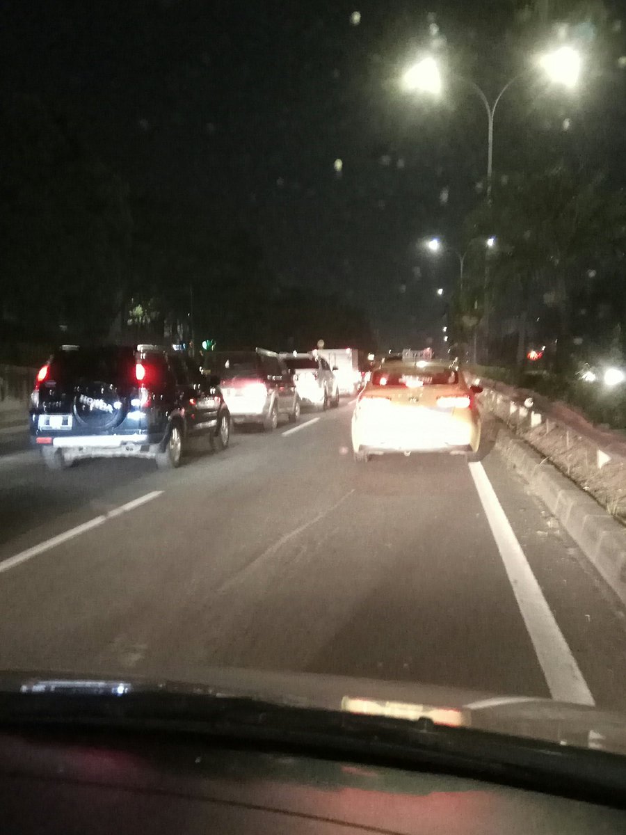 22.26: RT <a href="/YobanaRandang/">Yobana Randang</a> : Tol JORR Serpong-Kp Rambutan tersendat mulai KM 19.600. Sebaliknya lancar. Tetap hati2.