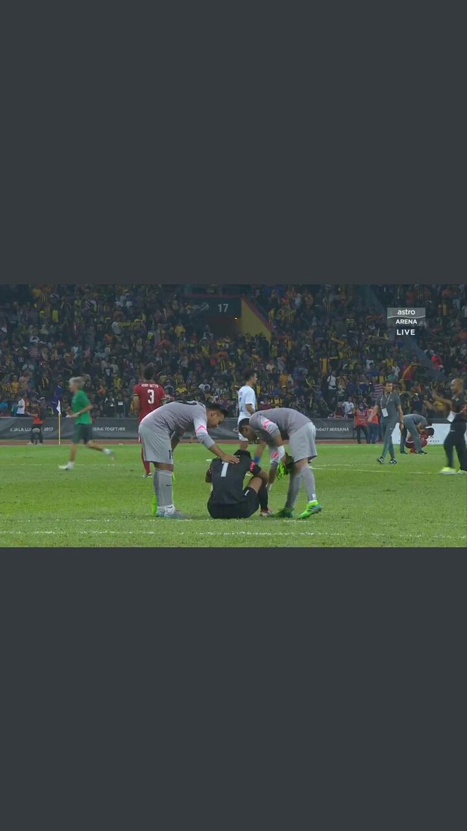 ArAsyikin's tweet photo. Indonesians bakar bendera kita, cakap kita malingsial, insult us and such tapi kita cool. Sebab kita percaya kita serumpun. #MASvsINA https://t.co/JsNQjjqnA4