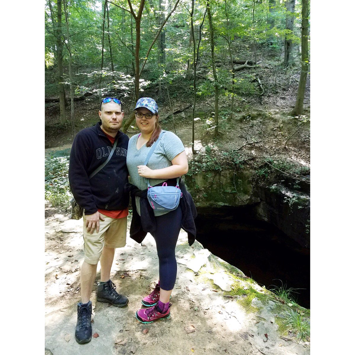 candacehunt56's tweet photo. Roses are red, dirt is brown, lets go hiking, &amp; get out of town. 😂👣⛰💚 https://t.co/JOXGrL6iTQ