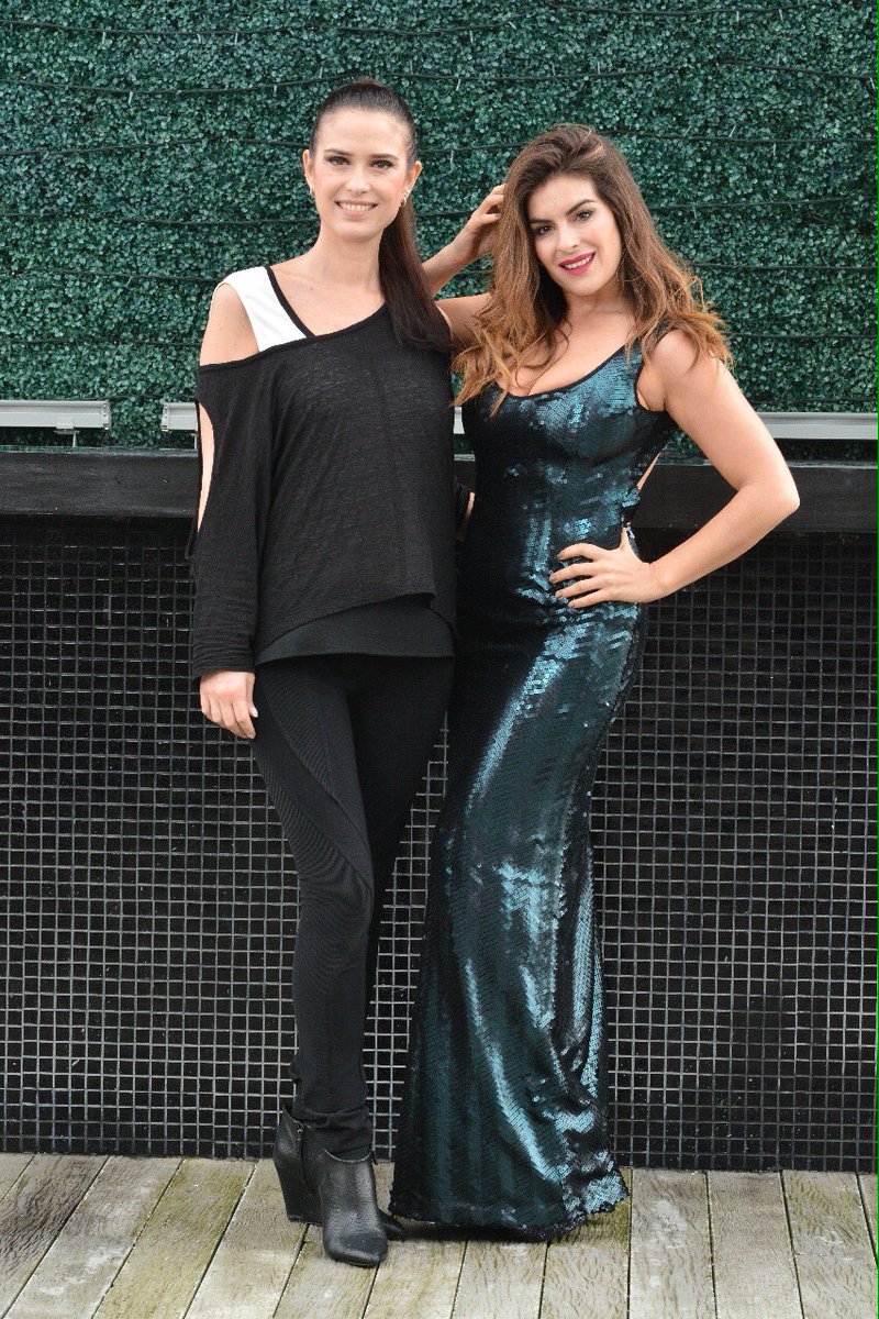 Disenos_Laura's tweet photo. @NaraFerragut  #laurarodriguezvestidos #SS18 https://t.co/HDt6s4glOg