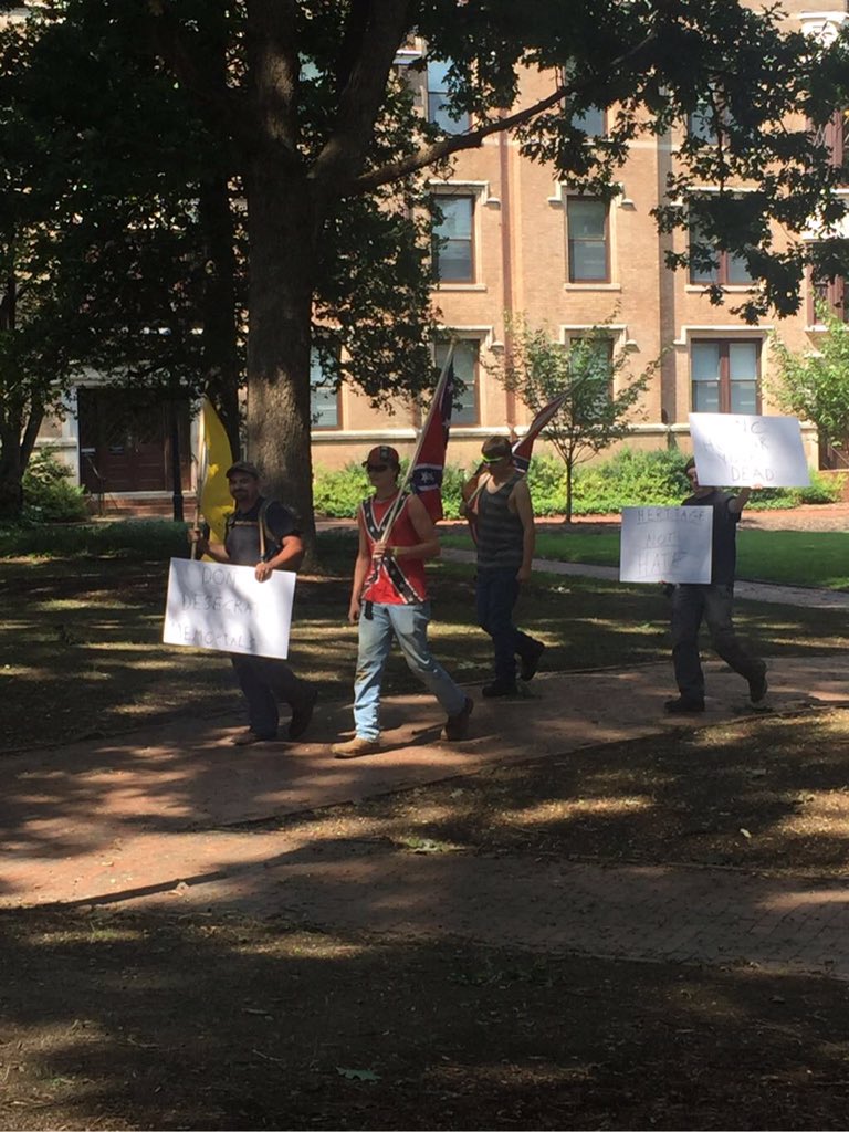 _blackcongress's tweet photo. Spotted on franklin st. CALLING ON BODIES TO COME SUPPORT AND PROTECT IN NUMBERS (WHITE COMRADES) #SilentSSamsitin https://t.co/YqNPsOwnq9